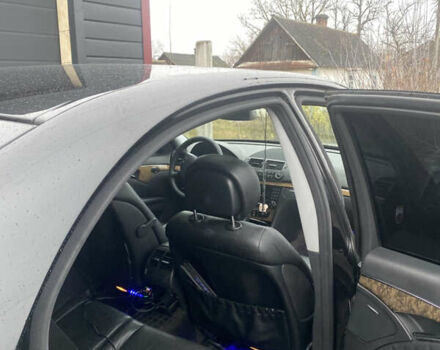 Черный Мерседес Е-Класс, объемом двигателя 2.99 л и пробегом 323 тыс. км за 7650 $, фото 5 на Automoto.ua