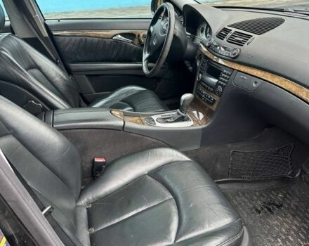 Черный Мерседес Е-Класс, объемом двигателя 3.2 л и пробегом 310 тыс. км за 4800 $, фото 6 на Automoto.ua