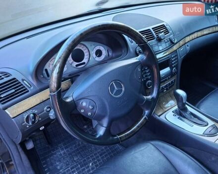 Черный Мерседес Е-Класс, объемом двигателя 3 л и пробегом 325 тыс. км за 8599 $, фото 48 на Automoto.ua