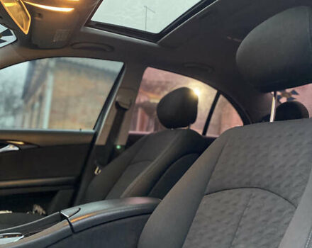 Черный Мерседес Е-Класс, объемом двигателя 2.1 л и пробегом 314 тыс. км за 8500 $, фото 10 на Automoto.ua