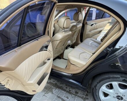 Черный Мерседес Е-Класс, объемом двигателя 3 л и пробегом 270 тыс. км за 7350 $, фото 3 на Automoto.ua