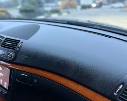 Черный Мерседес Е-Класс, объемом двигателя 2 л и пробегом 245 тыс. км за 7500 $, фото 23 на Automoto.ua