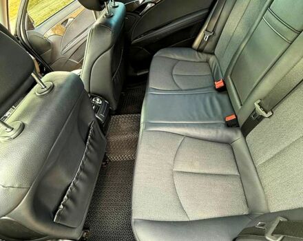 Черный Мерседес Е-Класс, объемом двигателя 3 л и пробегом 107 тыс. км за 12000 $, фото 11 на Automoto.ua