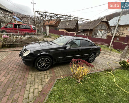 Черный Мерседес Е-Класс, объемом двигателя 2.15 л и пробегом 300 тыс. км за 7800 $, фото 2 на Automoto.ua