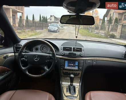 Черный Мерседес Е-Класс, объемом двигателя 2.15 л и пробегом 260 тыс. км за 11777 $, фото 29 на Automoto.ua