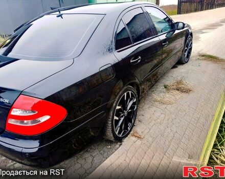 Черный Мерседес Е-Класс, объемом двигателя 1.8 л и пробегом 270 тыс. км за 8400 $, фото 4 на Automoto.ua