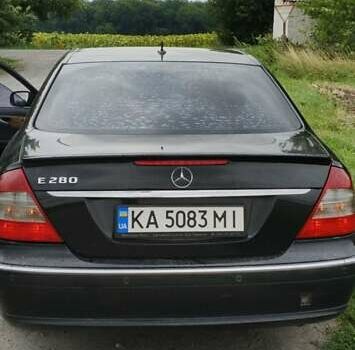 Черный Мерседес Е-Класс, объемом двигателя 2.8 л и пробегом 400 тыс. км за 7000 $, фото 7 на Automoto.ua