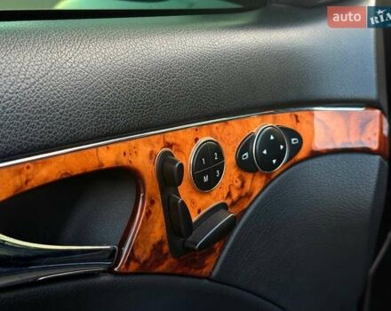 Черный Мерседес Е-Класс, объемом двигателя 3.5 л и пробегом 236 тыс. км за 10000 $, фото 7 на Automoto.ua