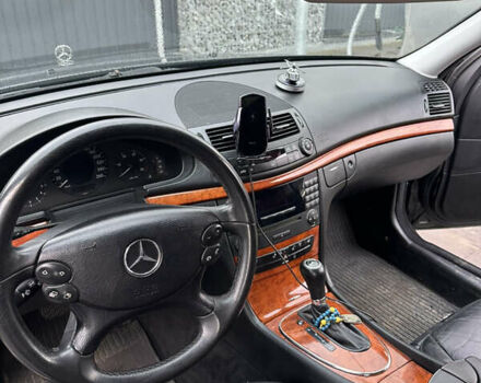 Черный Мерседес Е-Класс, объемом двигателя 2.2 л и пробегом 330 тыс. км за 7000 $, фото 17 на Automoto.ua