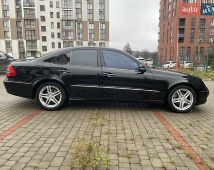 Черный Мерседес Е-Класс, объемом двигателя 3 л и пробегом 351 тыс. км за 9400 $, фото 4 на Automoto.ua
