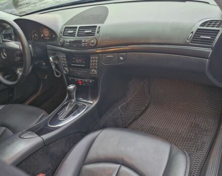 Черный Мерседес Е-Класс, объемом двигателя 1.8 л и пробегом 218 тыс. км за 7700 $, фото 5 на Automoto.ua