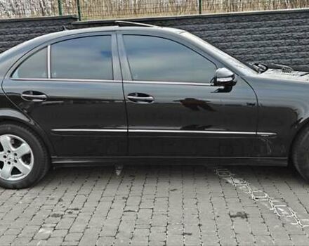 Черный Мерседес Е-Класс, объемом двигателя 2.2 л и пробегом 325 тыс. км за 9900 $, фото 4 на Automoto.ua