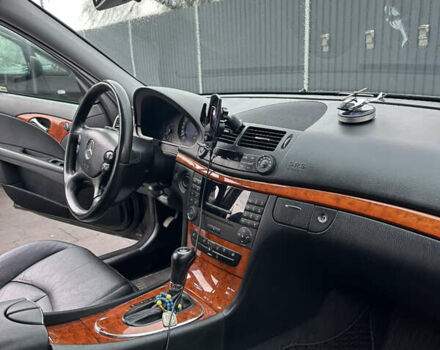 Черный Мерседес Е-Класс, объемом двигателя 2.2 л и пробегом 330 тыс. км за 7000 $, фото 18 на Automoto.ua