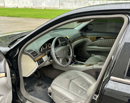 Черный Мерседес Е-Класс, объемом двигателя 2.99 л и пробегом 348 тыс. км за 7600 $, фото 6 на Automoto.ua