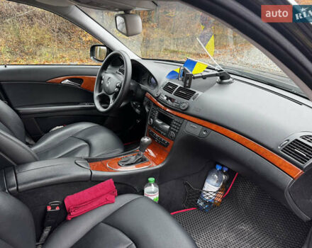 Черный Мерседес Е-Класс, объемом двигателя 2.15 л и пробегом 475 тыс. км за 8800 $, фото 5 на Automoto.ua