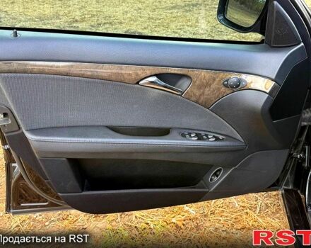 Черный Мерседес Е-Класс, объемом двигателя 3 л и пробегом 107 тыс. км за 12000 $, фото 13 на Automoto.ua