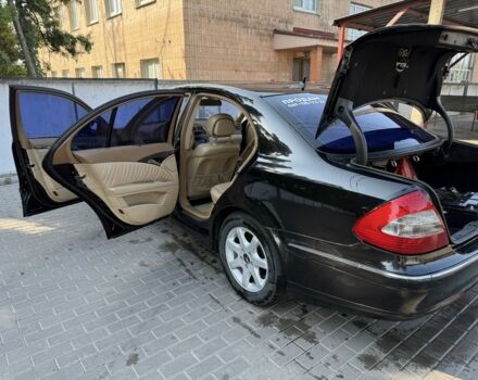 Черный Мерседес Е-Класс, объемом двигателя 3 л и пробегом 270 тыс. км за 7350 $, фото 2 на Automoto.ua