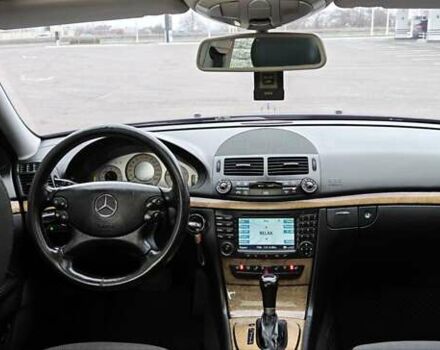Черный Мерседес Е-Класс, объемом двигателя 2.2 л и пробегом 325 тыс. км за 9900 $, фото 10 на Automoto.ua