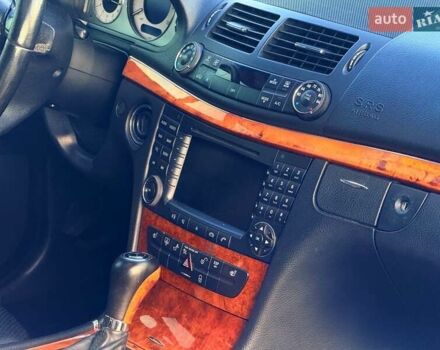 Черный Мерседес Е-Класс, объемом двигателя 3.5 л и пробегом 236 тыс. км за 10000 $, фото 14 на Automoto.ua