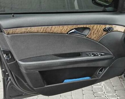 Черный Мерседес Е-Класс, объемом двигателя 2.2 л и пробегом 325 тыс. км за 9900 $, фото 24 на Automoto.ua