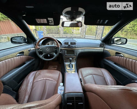 Черный Мерседес Е-Класс, объемом двигателя 2.99 л и пробегом 340 тыс. км за 11000 $, фото 6 на Automoto.ua