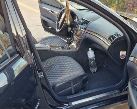 Черный Мерседес Е-Класс, объемом двигателя 2 л и пробегом 270 тыс. км за 8100 $, фото 8 на Automoto.ua