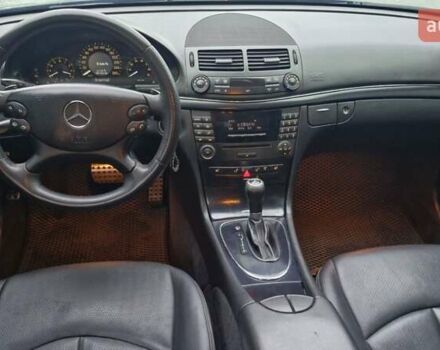 Черный Мерседес Е-Класс, объемом двигателя 1.8 л и пробегом 277 тыс. км за 7500 $, фото 15 на Automoto.ua