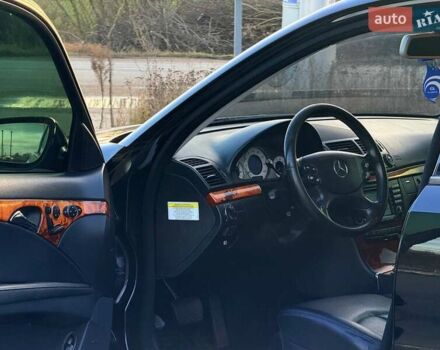 Черный Мерседес Е-Класс, объемом двигателя 3.5 л и пробегом 236 тыс. км за 10000 $, фото 12 на Automoto.ua