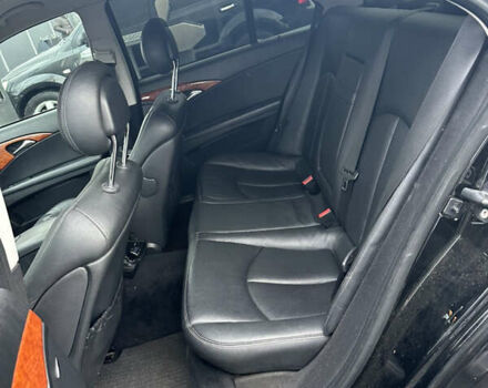 Черный Мерседес Е-Класс, объемом двигателя 2.2 л и пробегом 330 тыс. км за 7000 $, фото 12 на Automoto.ua