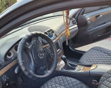 Черный Мерседес Е-Класс, объемом двигателя 2 л и пробегом 270 тыс. км за 8100 $, фото 11 на Automoto.ua