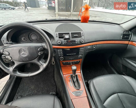 Чорний Мерседес Е-Клас, об'ємом двигуна 2.2 л та пробігом 317 тис. км за 6700 $, фото 24 на Automoto.ua