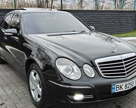 Черный Мерседес Е-Класс, объемом двигателя 2.2 л и пробегом 325 тыс. км за 9900 $, фото 1 на Automoto.ua