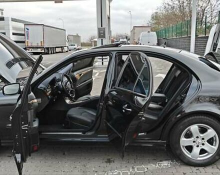 Черный Мерседес Е-Класс, объемом двигателя 2.2 л и пробегом 325 тыс. км за 9900 $, фото 45 на Automoto.ua