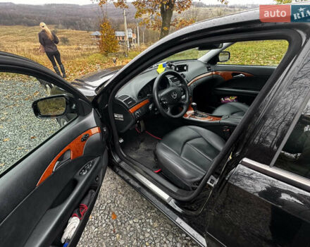 Черный Мерседес Е-Класс, объемом двигателя 2.15 л и пробегом 475 тыс. км за 8800 $, фото 6 на Automoto.ua
