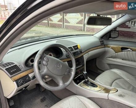 Черный Мерседес Е-Класс, объемом двигателя 2.99 л и пробегом 355 тыс. км за 7500 $, фото 17 на Automoto.ua