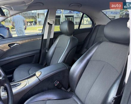 Черный Мерседес Е-Класс, объемом двигателя 2.5 л и пробегом 250 тыс. км за 6450 $, фото 15 на Automoto.ua
