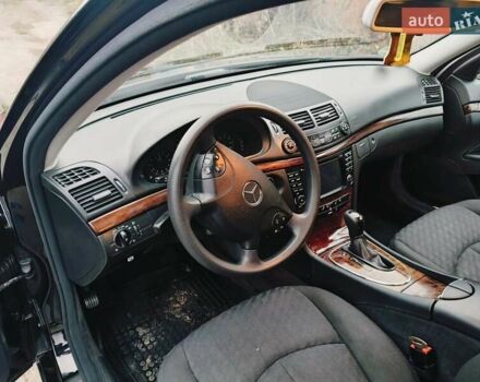 Черный Мерседес Е-Класс, объемом двигателя 1.8 л и пробегом 270 тыс. км за 8650 $, фото 5 на Automoto.ua