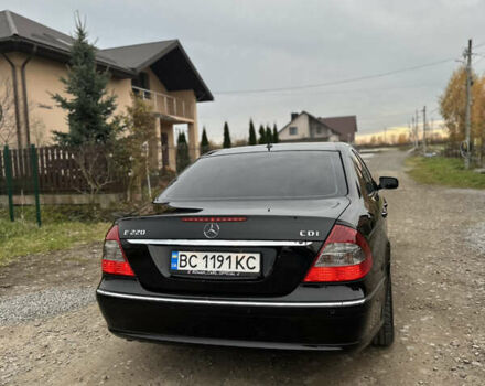 Черный Мерседес Е-Класс, объемом двигателя 2.15 л и пробегом 260 тыс. км за 11777 $, фото 12 на Automoto.ua