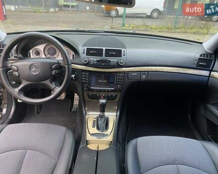 Черный Мерседес Е-Класс, объемом двигателя 3 л и пробегом 351 тыс. км за 9400 $, фото 10 на Automoto.ua