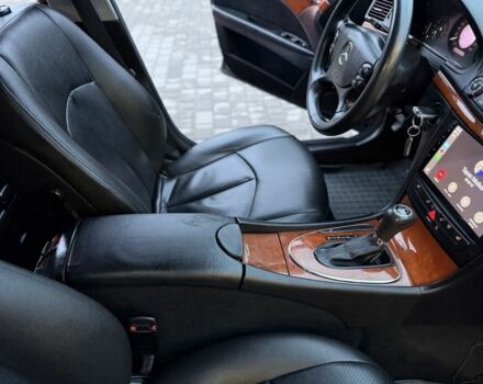 Черный Мерседес Е-Класс, объемом двигателя 2 л и пробегом 245 тыс. км за 7500 $, фото 22 на Automoto.ua