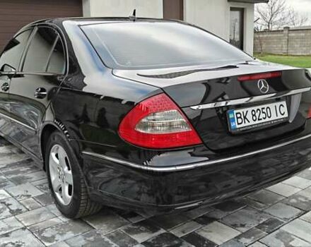 Черный Мерседес Е-Класс, объемом двигателя 2.2 л и пробегом 325 тыс. км за 9900 $, фото 57 на Automoto.ua