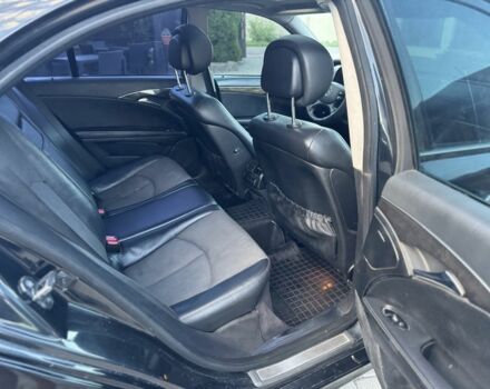 Черный Мерседес Е-Класс, объемом двигателя 2.1 л и пробегом 380 тыс. км за 6700 $, фото 13 на Automoto.ua