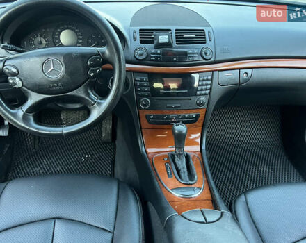 Черный Мерседес Е-Класс, объемом двигателя 2.2 л и пробегом 317 тыс. км за 6700 $, фото 19 на Automoto.ua