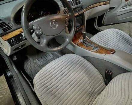 Черный Мерседес Е-Класс, объемом двигателя 3 л и пробегом 201 тыс. км за 7999 $, фото 10 на Automoto.ua