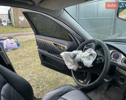 Чорний Мерседес Е-Клас, об'ємом двигуна 2.99 л та пробігом 374 тис. км за 4700 $, фото 23 на Automoto.ua