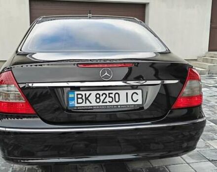 Черный Мерседес Е-Класс, объемом двигателя 2.2 л и пробегом 325 тыс. км за 9900 $, фото 56 на Automoto.ua