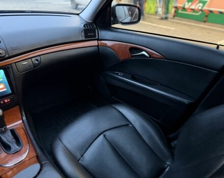 Черный Мерседес Е-Класс, объемом двигателя 2 л и пробегом 245 тыс. км за 7500 $, фото 17 на Automoto.ua