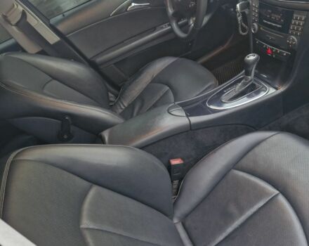 Черный Мерседес Е-Класс, объемом двигателя 1.8 л и пробегом 218 тыс. км за 7700 $, фото 6 на Automoto.ua