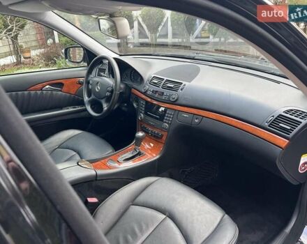 Чорний Мерседес Е-Клас, об'ємом двигуна 0 л та пробігом 228 тис. км за 12499 $, фото 16 на Automoto.ua