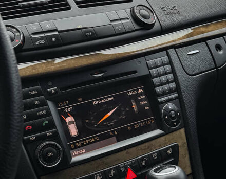 Черный Мерседес Е-Класс, объемом двигателя 3 л и пробегом 384 тыс. км за 9500 $, фото 27 на Automoto.ua